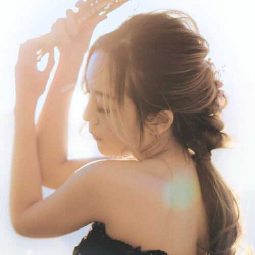 彩妝造型，專業學習講究真人實操，累積實際經驗，造型美感養成，協助你建立作品，掌握簡易網美拍照方式，資源共享創業輔導。培訓期間：多元妝髮、攝影紀錄，了解新秘就業市場與自我行銷方式。培訓完成：給予資源，多元實操練習搭配行銷展開新秘市場！課程包完美禮服、各式模特兒，建立多元風格，與專業攝影，在市場站穩腳。