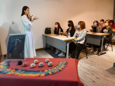 氣卦香氣療癒師，高雄bem2023四月研習會脈輪系統 發現自我平衡 空間淨化與靜心引導 七大脈輪能量強化好運 學習能量療癒提高身心靈 了解膚況與內部健康關係 改善自體能量與人際關係 介紹識別和排除身體情緒毒素